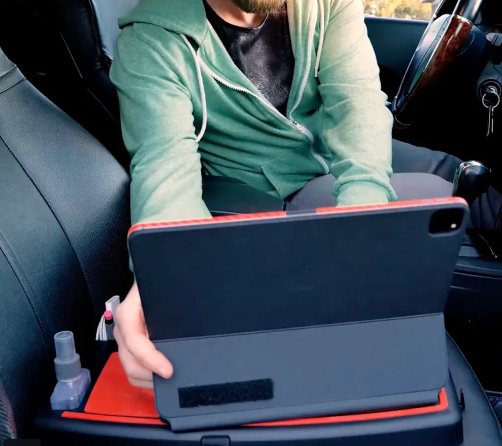 Stupid Car Tray Avis